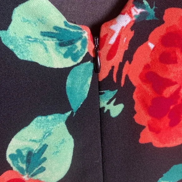 ☀️☀️ Jessica Howard size 16 Black Dress with BIG Floral Print and Bell Sleeves - Picture 5 of 6